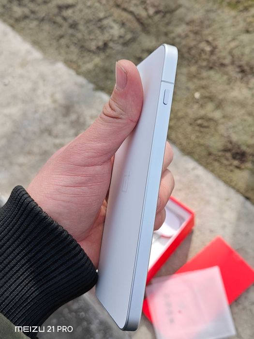 Oneplus Ace 6 12/256 Gb sotiladi