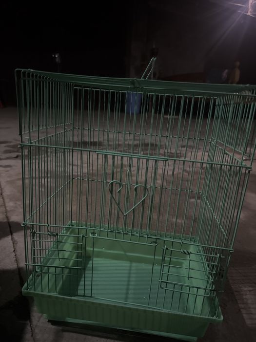 Клетка для попугаев.продам срочно
