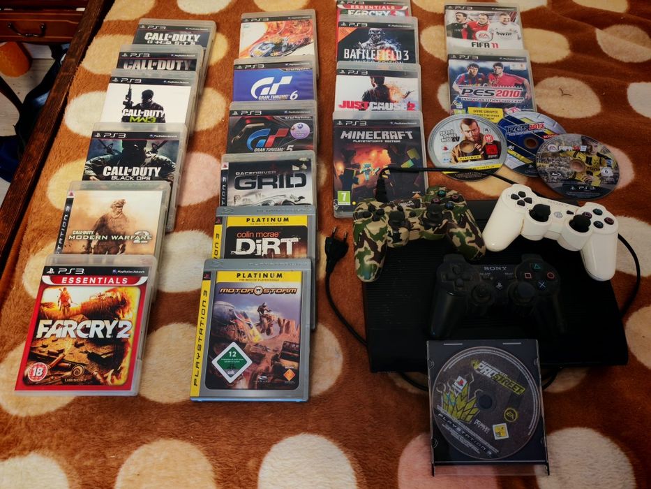 Vând joc PS3 plus 3console plus 23 de jocuri
