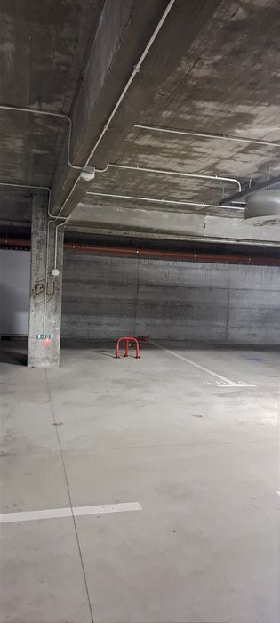 Inchiriez loc de parcare subteran Str Eroilor Floresti