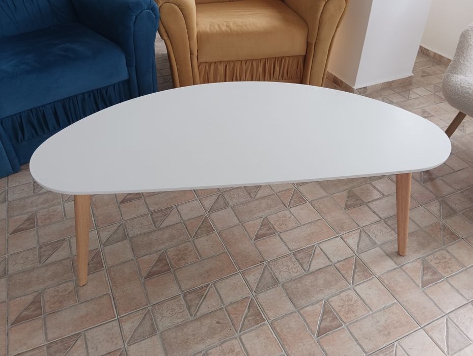 Офис мебели бели