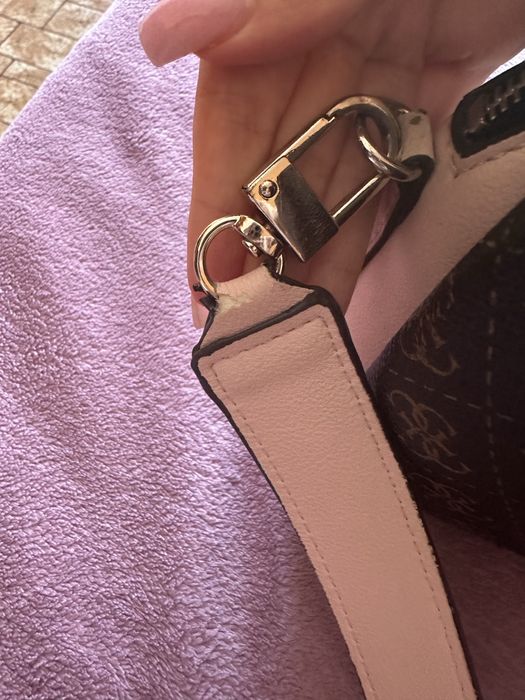 Дамска чанта Guess