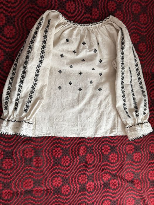 Costum popular autentic femeiesc – Pânză de cânepă, veche 40+ ani