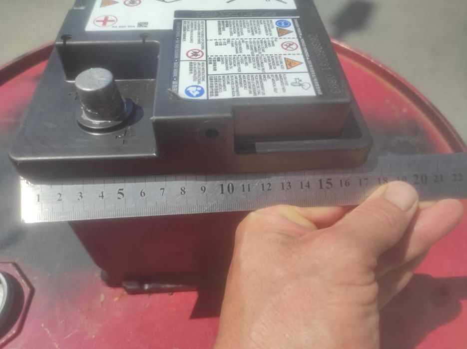 Продавам акумулатор Варта  80AH  70лв.САМО ЛИЧНО ПРЕДАВАНЕ!