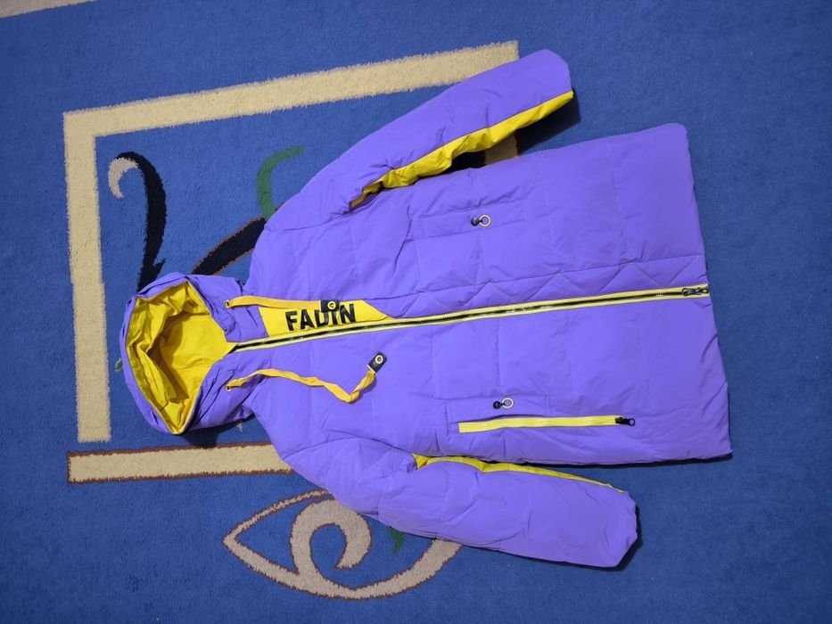 Куртка на девочку размер 140 - 152.