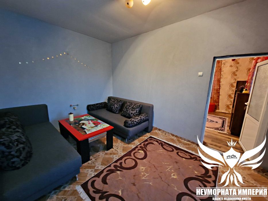 Двуетажна къща с постройки 384РЗП с 930кв. двор село Караджалово