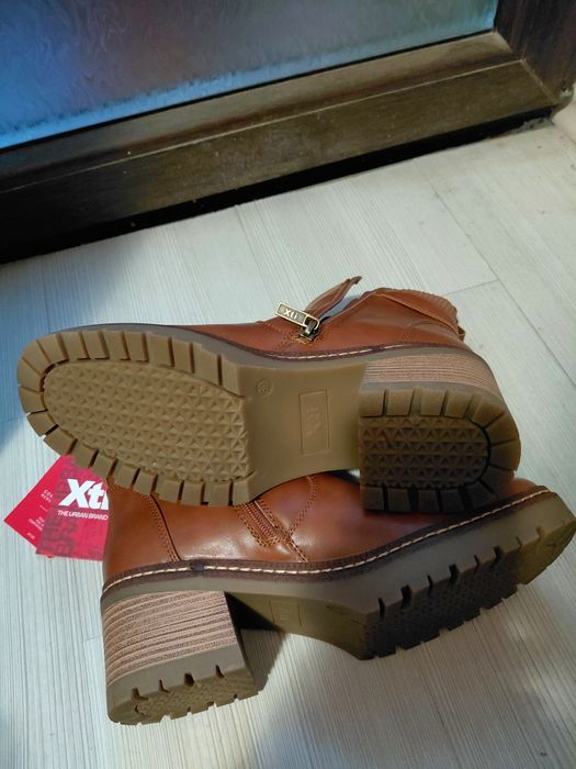 Продавам дамски боти