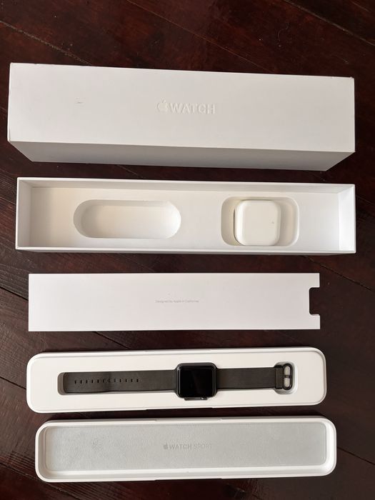Apple Watch Sport 42 mm 7000 Series Space Gray Aluminum