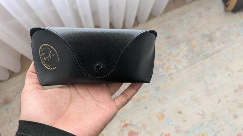 Очки RayBan зеленые.