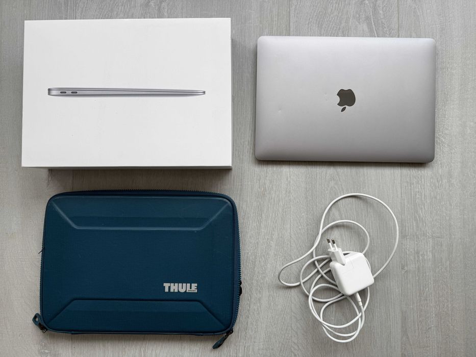 Laptop MacBook Air 13" M1 256GB + husa Thule