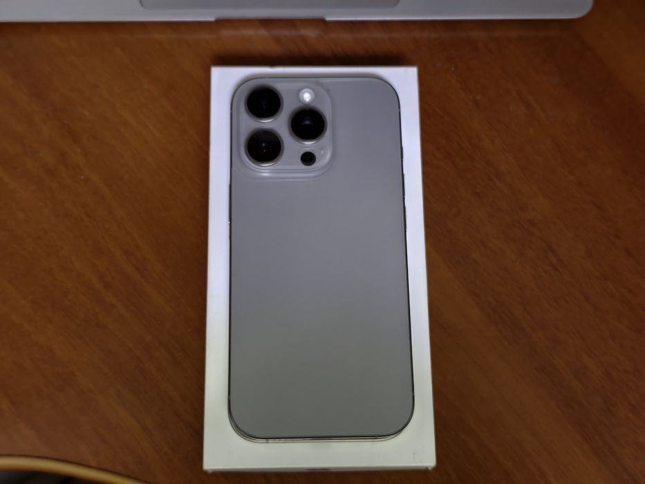 Продам айфон 16 про