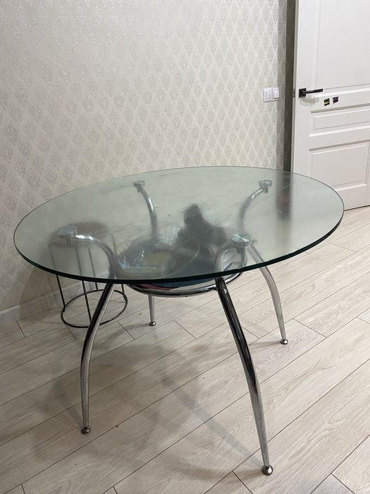 Кухонный стол, стекло.