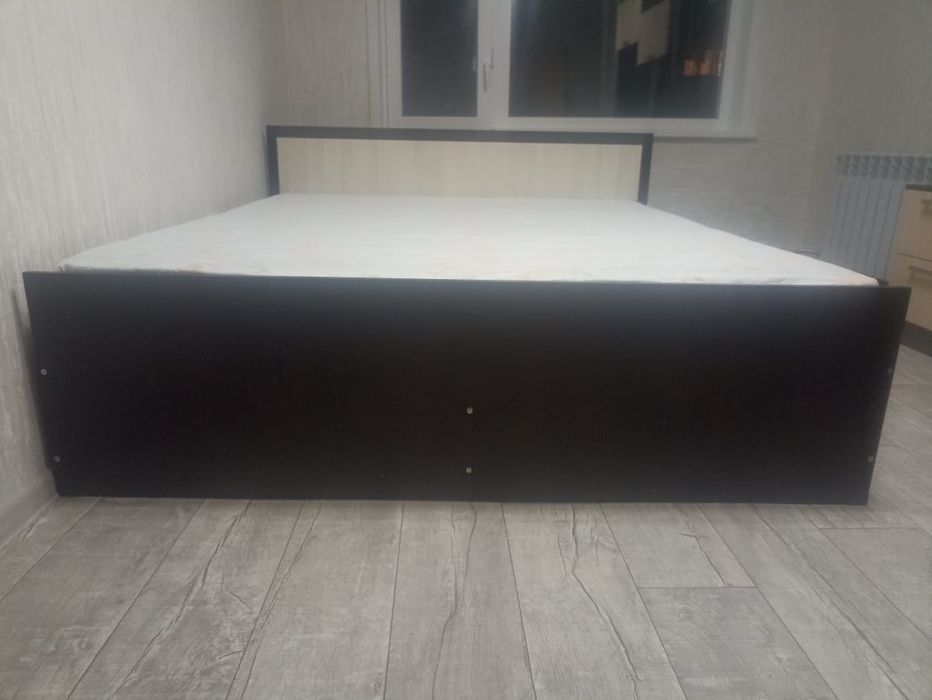 Спальний кровать