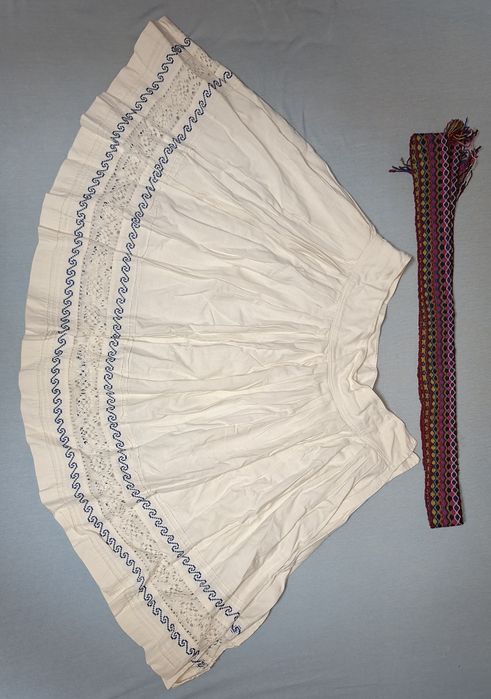 Costum tradițional vechi