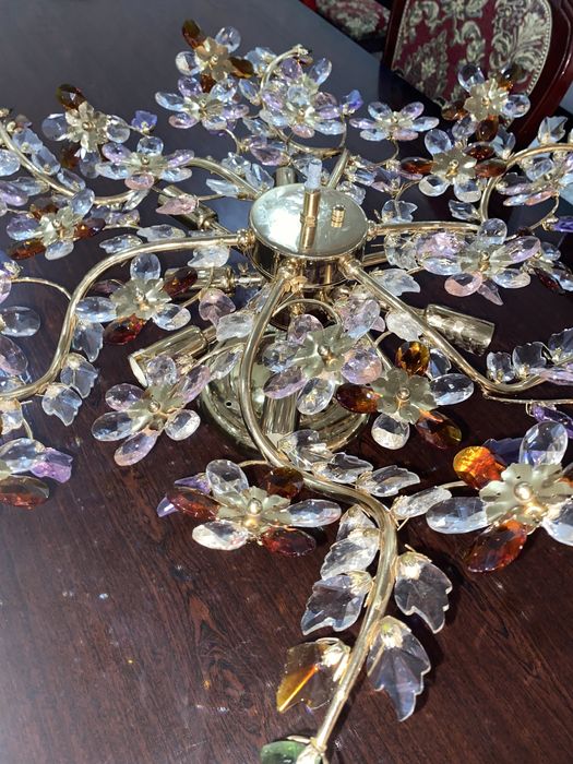 Продается Люстра