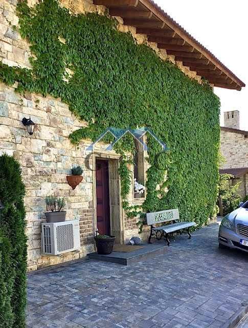 Къща 330м2, 2 гаража, басейн,5 спални, двор 675м2, 440000евро,Приселци