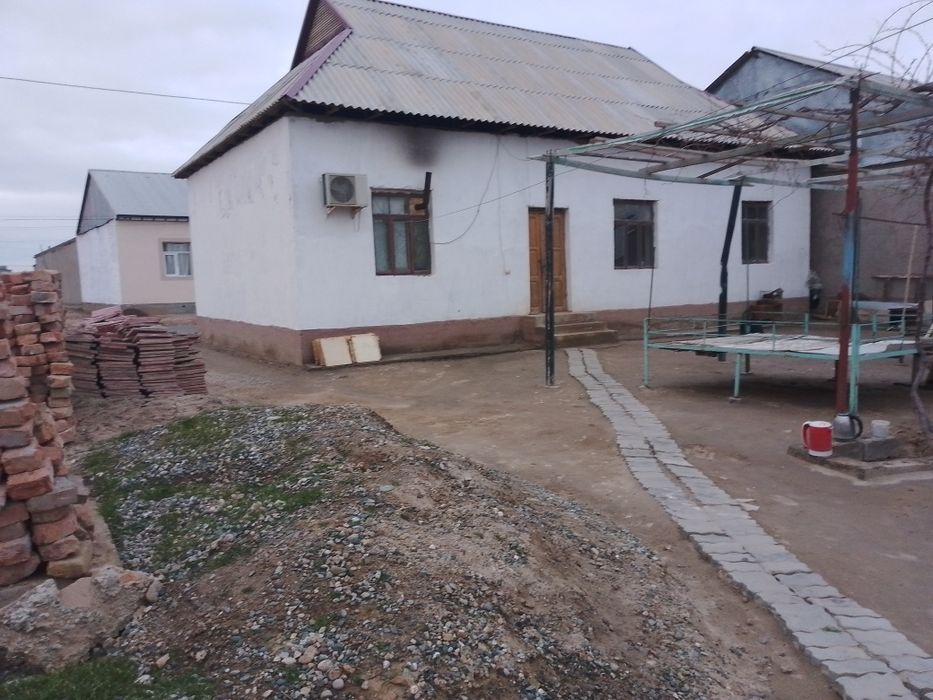 Сентреамазда ховли уй