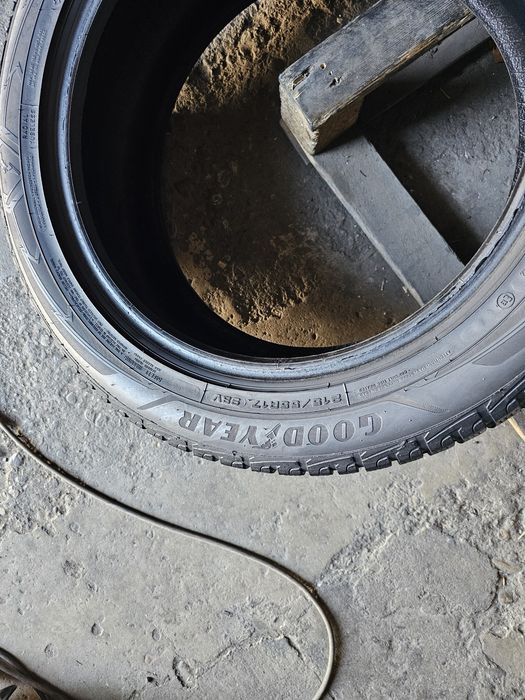 2 anvelope iarna 215 55 17 Goodyear 2021