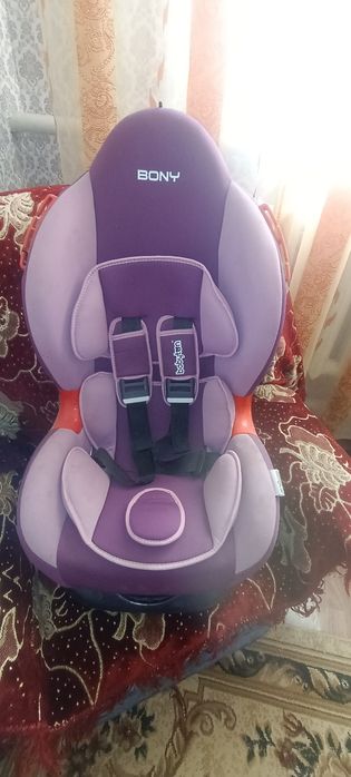 Детское кресло в машину