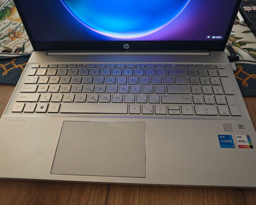 Като нов лаптоп HP Pavilion 15 (i5-1235U/16GB/512GB SSD/FHD IPS) - пълен комплект с кутия!