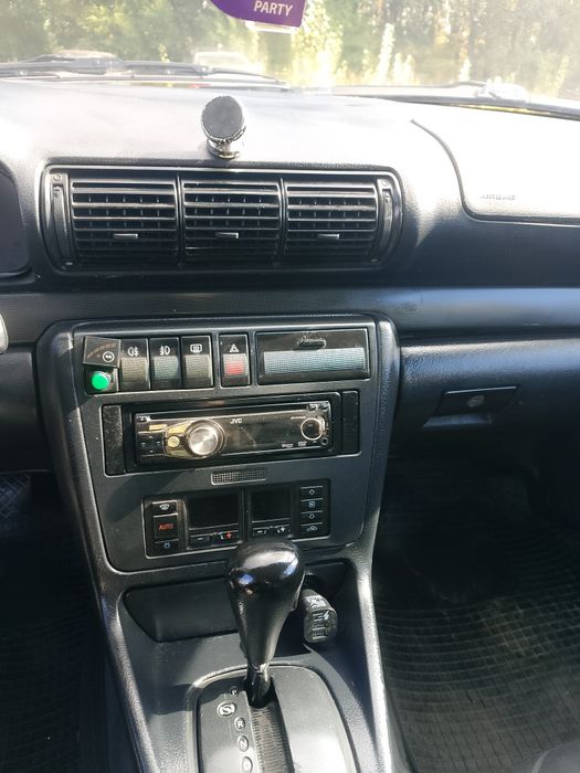 Ауди А4 б5 уневерсал на автомате