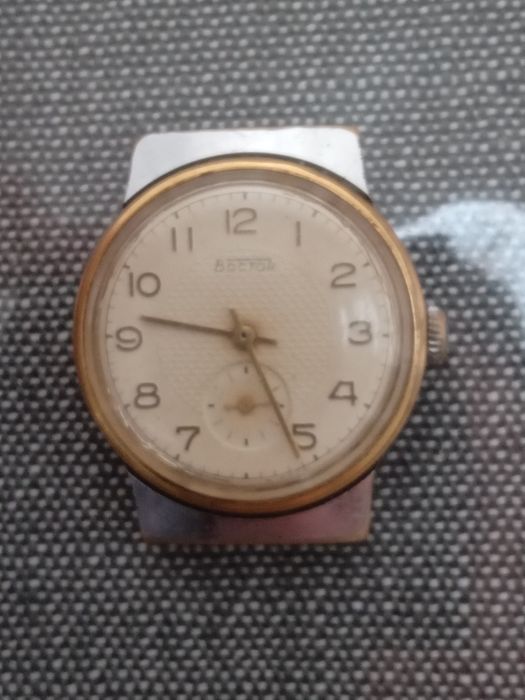 Продам часы СССР в хорошем состоянии