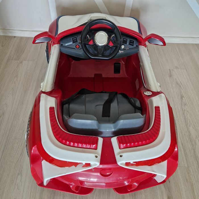 Акумулаторна детска кола (на батерий)