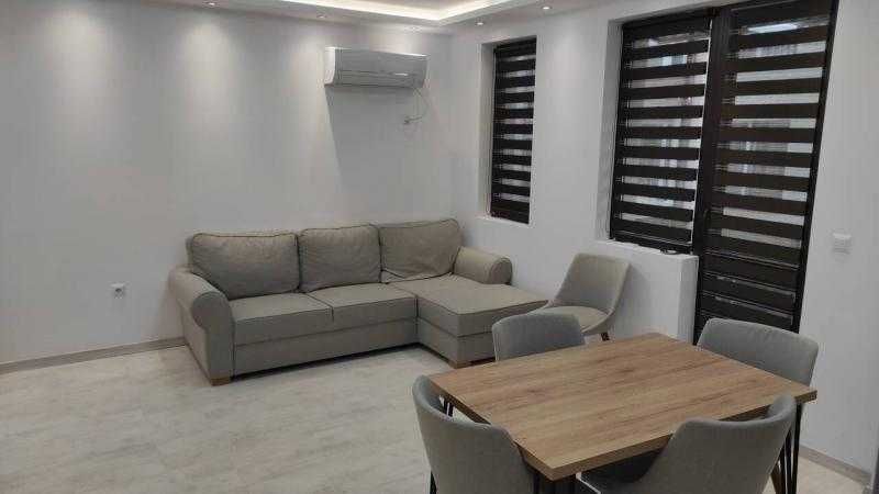 Дава се под наем Двустаен апартамент в Бургас, Лазур - 68 кв.м за 765 € - Снимка #2