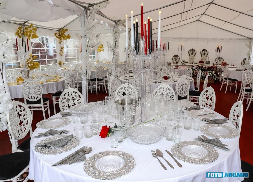 Corturi  Mese Scaune Vesela pentru orice fel de eveniment