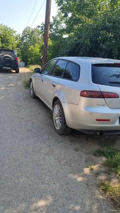 Vând alfa romeo 159