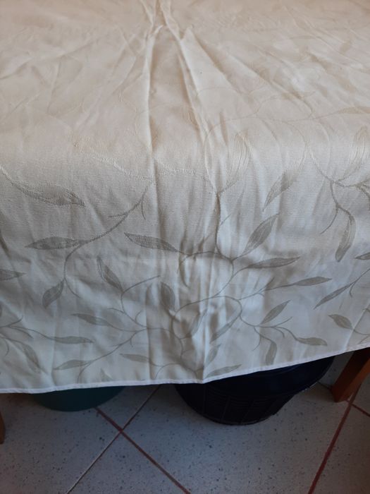 Față de masă ovala mare  impermeabila