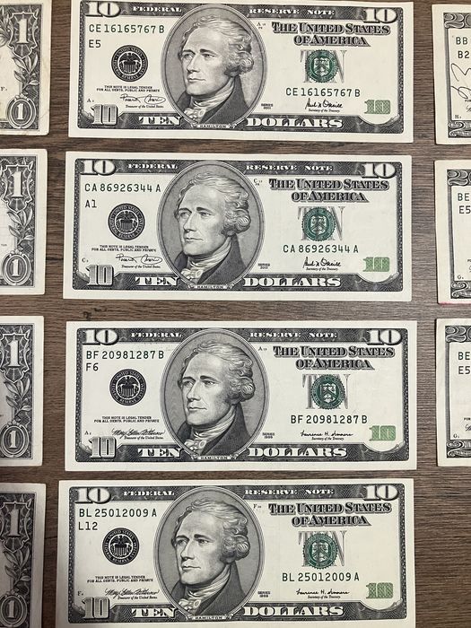 Доларови банкноти