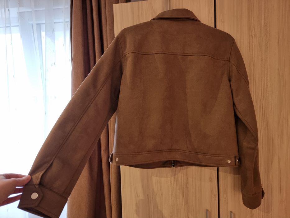 Дамско късо кафяво яке от велур - Sinsay