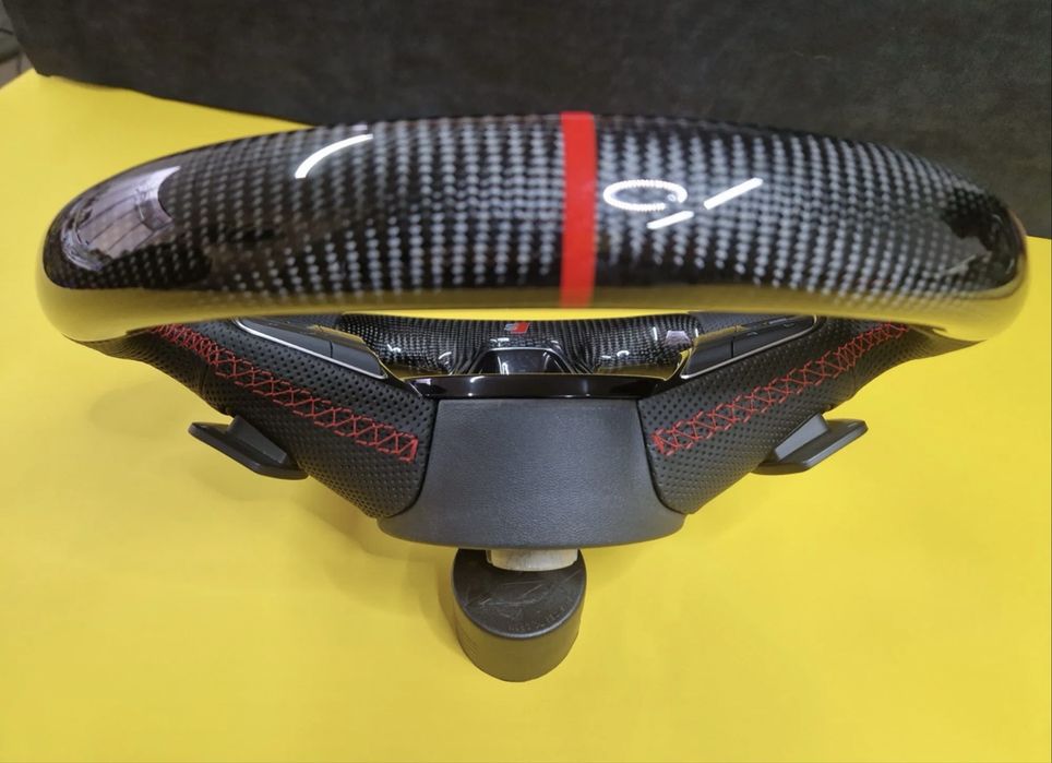 Volan Carbon Audi S-Line / RS (A3 8V, A4 B9, A5 F5, Q5) – Piele Perforată, Padele