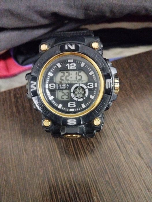 Продам часы наручные