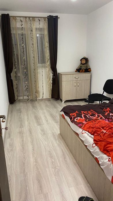 Inchiriez apartament