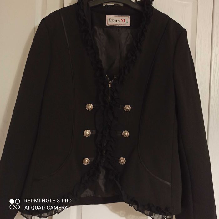 Черно официално сако