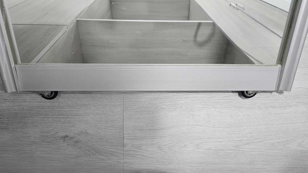 Дверь с зеркалом от шкафа купе