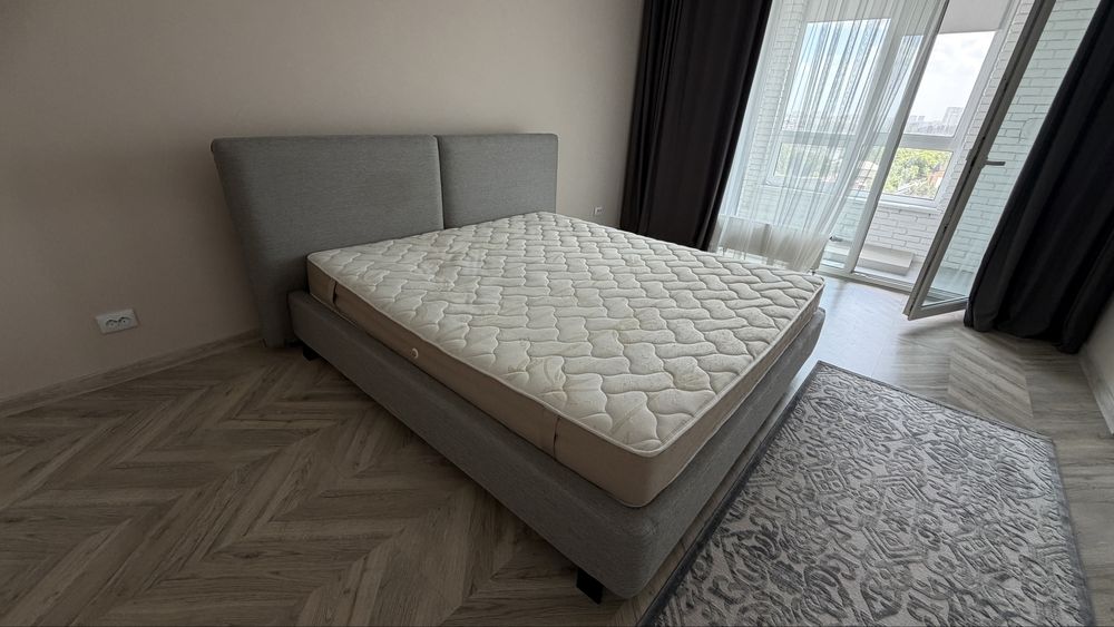 Продам кровать с матрасом