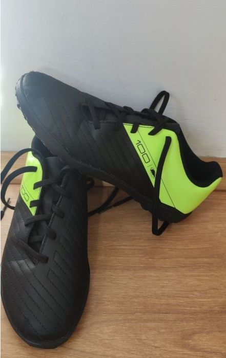 Adidași de fotbal pentru copii