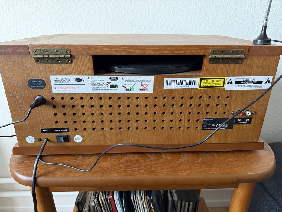 Soundmaster Retro Music Center – pickup, CD, radio & USB