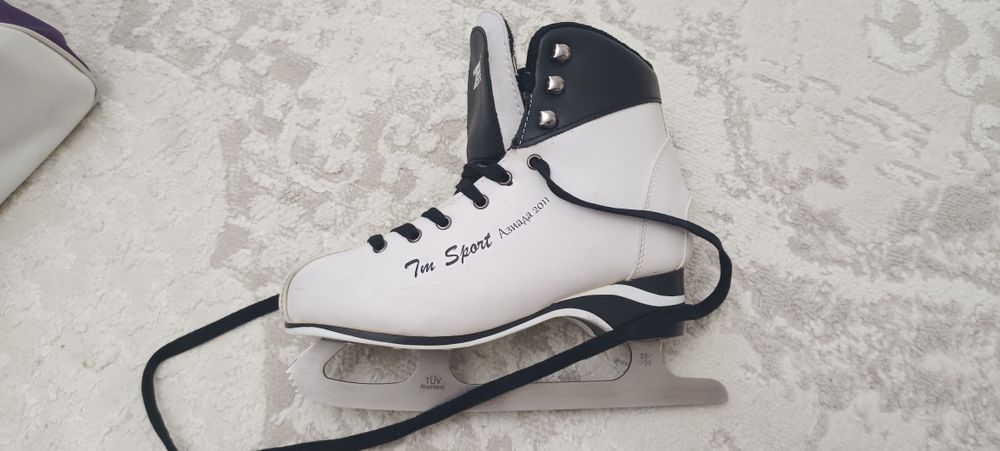 Продаётмя коньки