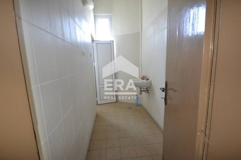 Продава се Офис в Хасково, Център - 566 кв.м за 415 €/кв.м - Снимка #9