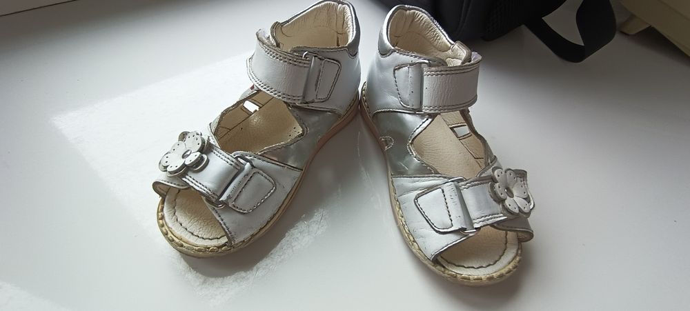 Сандали кожаные 24