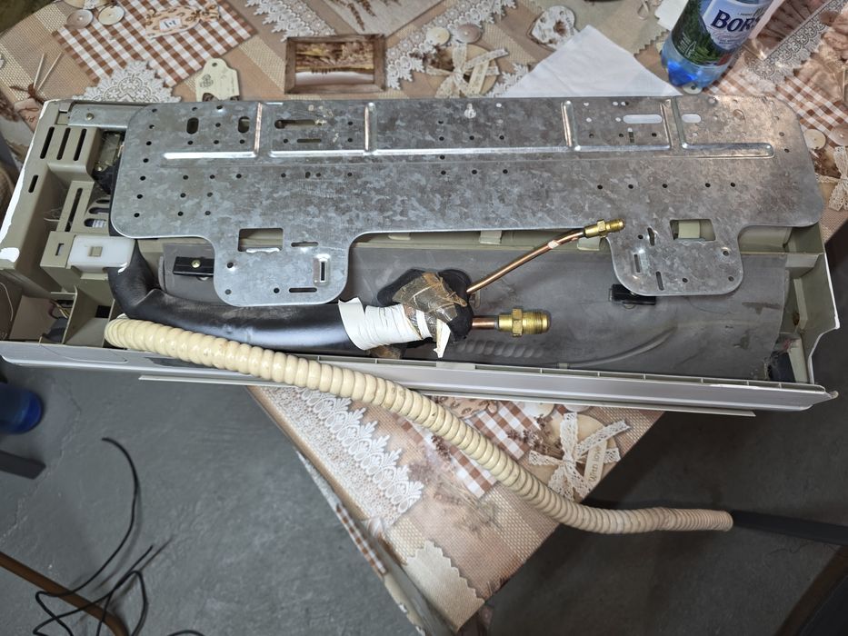 Vând Aer Conditionat 24000 BTU, cu 2 splitere.