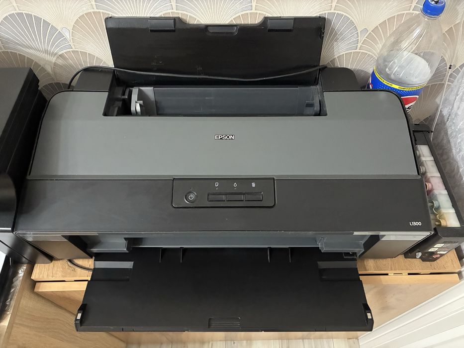 Epson L1300 — принтер A3+ в хорошем состоянии