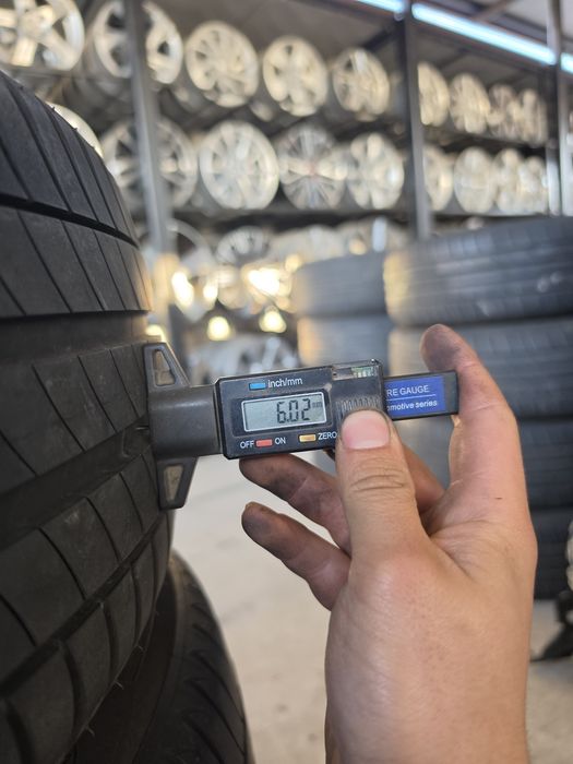 2 Броя 215/55/17 Michelin 6mm