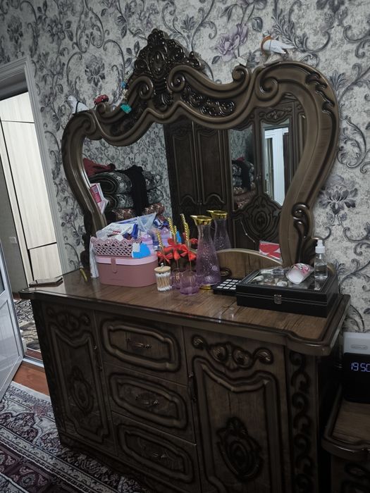 Срочно продается спальный гарнитур