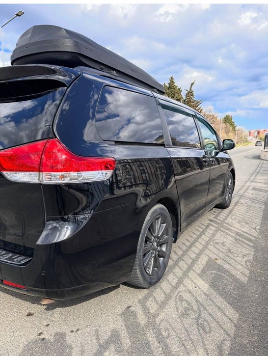 Toyota Sienna Limited AWD 2011,