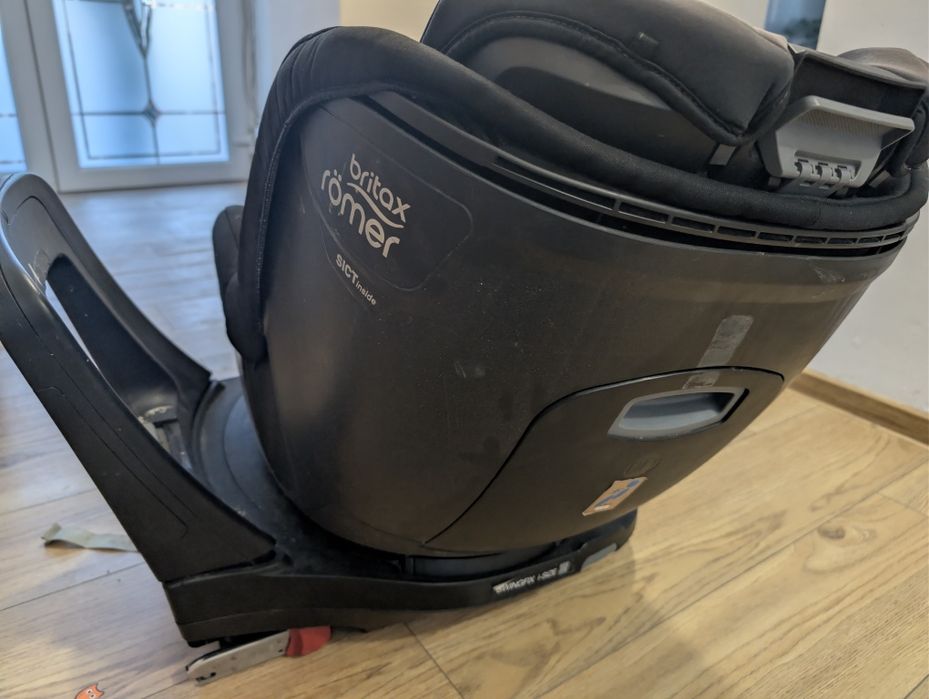 Scaun auto rotativ pentru copii Britax Romer, Swingfix